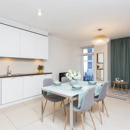 Apartmán Comfy Zelazna With Two Bedrooms And Balcony *