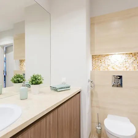 Apartmán Comfy Zelazna With Two Bedrooms And Balcony Varšava