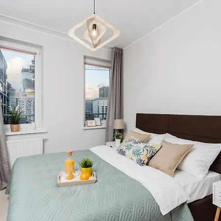 Comfy Zelazna With Two Bedrooms And Balcony Apartman Varsó