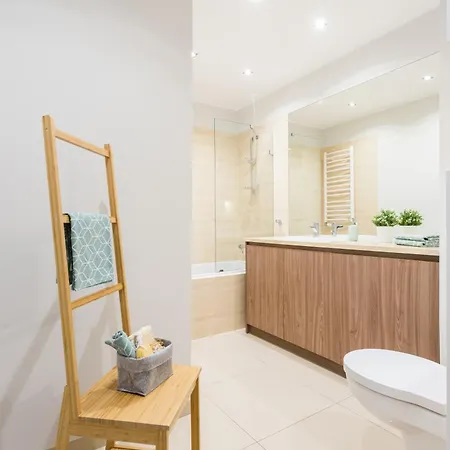 아파트 Comfy Zelazna With Two Bedrooms And Balcony