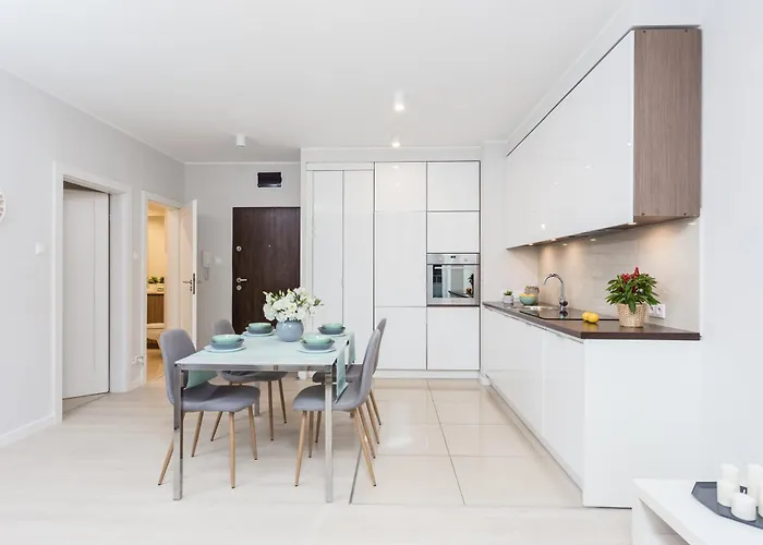 Comfy Zelazna With Two Bedrooms And Balcony Varšava