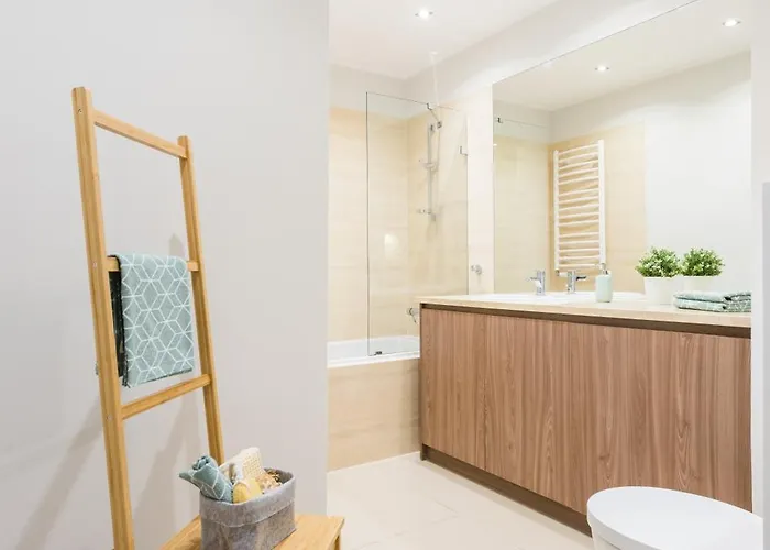 Apartmán Comfy Zelazna With Two Bedrooms And Balcony