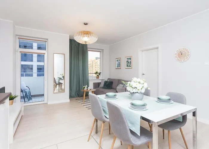 Appartement Comfy Zelazna With Two Bedrooms And Balcony