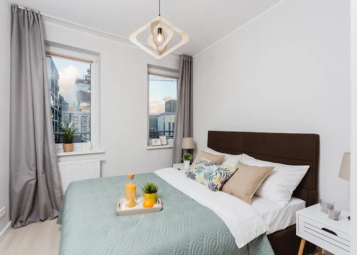 Comfy Zelazna With Two Bedrooms And Balcony Appartement Warschau